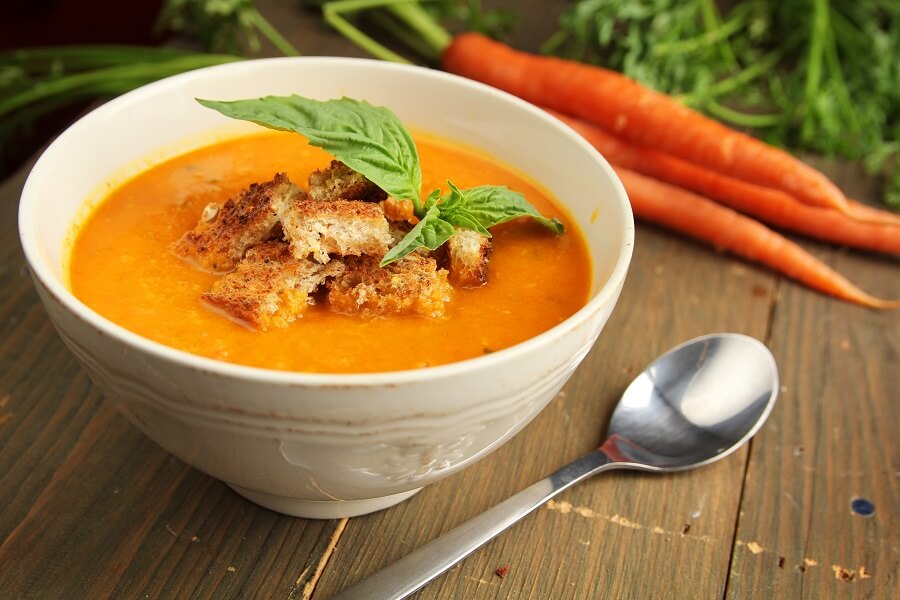 Een recept voor wortelsoep met wortels uit je eigen tuin - koken met Buitenleven